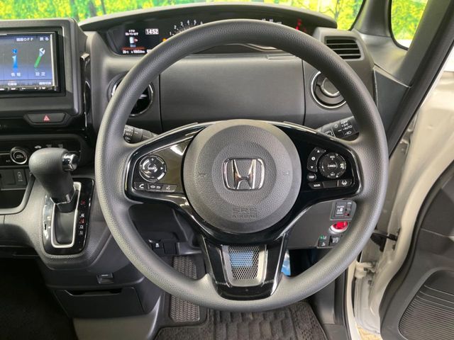 ステアリングも使用感が少なく、きれいな状態となっております♪