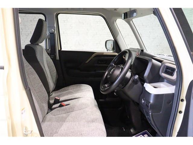 良好な視界とスムーズな乗り降りを実現した運転席。運転席はアイポイントを高くし視界良好です。