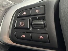 ●レーダークルーズコントロール：前の車との車間距離を一定にとりつつ、一定速度で自動走行してくれる次世代のクルーズコントロール！主に高速道路や自動車専用道路で使用する便利な機能です！