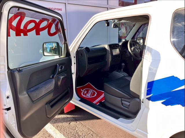 当店の販売車輛の一部に修復歴のある車両もありますが、軽度、走行機関に問題がなく、修復歴ありのモノでも程度に自信あります。修復の内容などはスタッフにお聞きください、きっと納得していただけると思います。