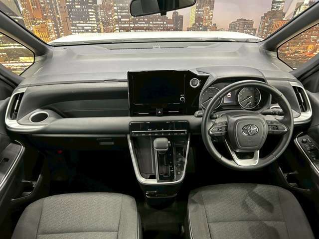 大阪府四条畷市にミニバン車を『お値打ち価格』で展示している良質中古車専門店です。全車、事故歴修復歴なしの車両限定で取り扱い！。関西地域で最もお得な価格かつ最良質車をご提供できるよう努めております。