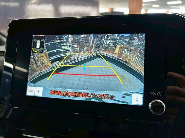 【バックカメラ】運転席から画面上で安全確認ができます。駐車が苦手な方にもオススメな便利機能です。