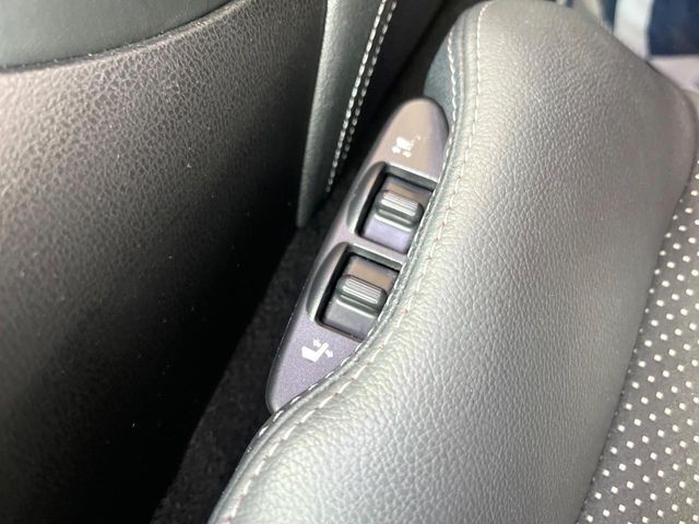 【パワーシート】スイッチ一つで簡単にシートの微調整が可能！電動だから力もいりません！快適なシートポジションにセットして、快適なドライブをお楽しみください。