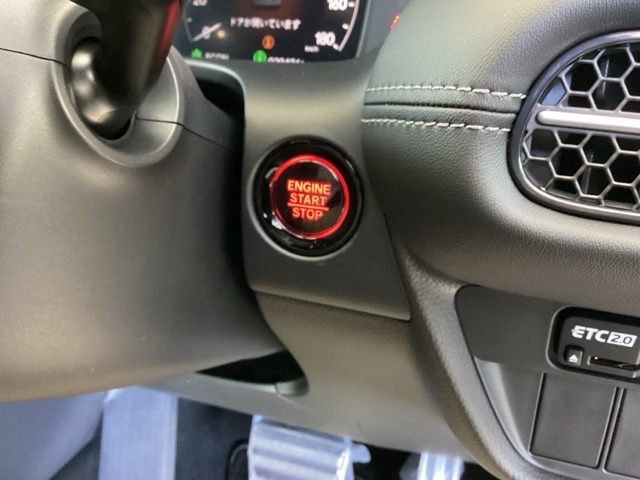 スマートキーシステム搭載ですので、ハンドル横のスイッチを押せば、エンジンスタート！