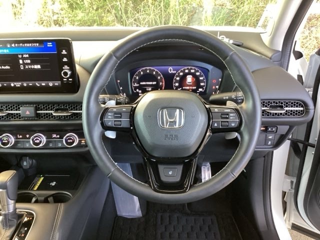 手になじむ感覚のステアリングです。さわり心地、デザイン性、操作性にこだわったアイテムです。