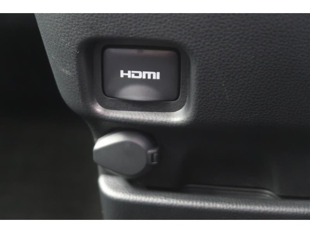 【HDMI入力端子】スマホなどの画面・音声などを車内で楽しむことが出来ます♪