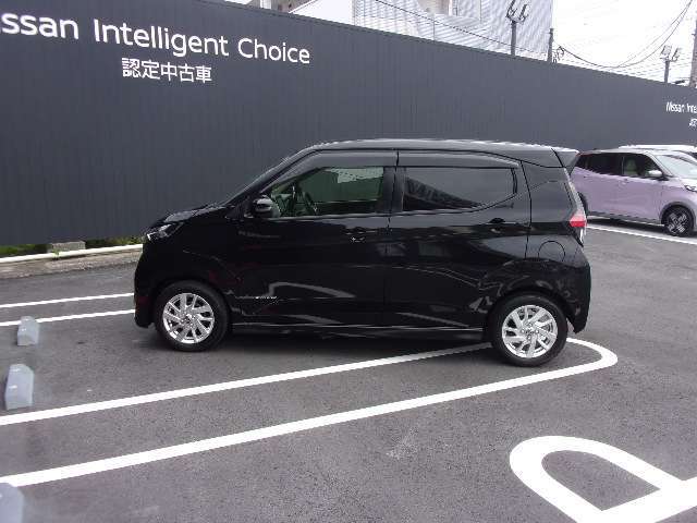納車前には当社整備工場にて、日産整備士が、車検整備を実施。安心してお乗り頂けますようお渡しさせていただきます。
