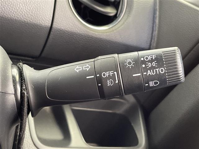 【　左右分離型フルオートエアコン　】運転席と助手席でそれぞれお好みの温度設定が可能で全席にも適切な空調をお届け致します。