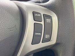 【クルーズコントロール】高速道路もラクラク走行。アクセルを離しても一定速度で走行ができ、長距離運転時の負担を軽減！加速・減速も簡単なスイッチ操作で調整できます。