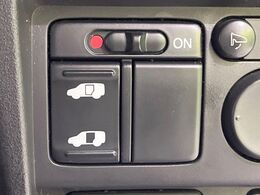 【パワースライドドア】スマートキーや運転席のスイッチでスライドドアの開閉が可能♪電動だから力を入れてドアを開ける必要が無く、小さいお子様でも、重い荷物を持っている時もラクに開け閉めできます♪