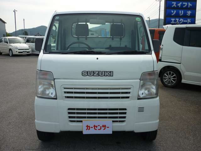 当社ではご成約車輌に対して全車内装、外装クリーニングを行っております。ご納車時にはお客様に清潔、きれいな状態でお乗り頂きたいと考えております。