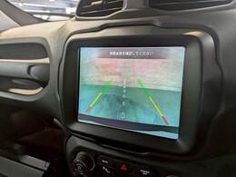 【バックカメラ】を装備しております。リアの映像がカラーで映し出されますので日々の駐車も安心安全です。