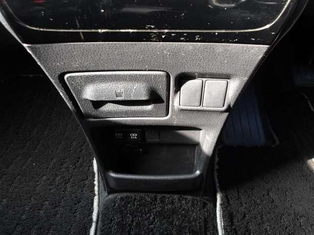 全国5,000ヶ所あるトヨタのお店で走行距離無制限・1年間の無料保証付き！