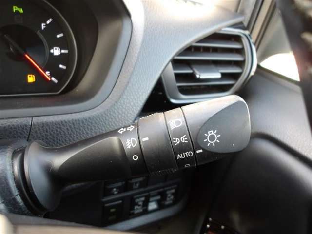 【見えないところまで徹底洗浄】エンジンルームからシートを外した洗浄まで、目に見えないところまで徹底的に洗浄しています。