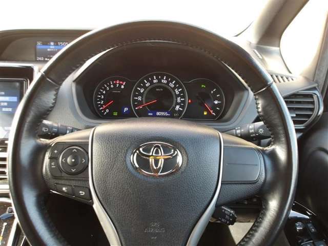 ドライバーに寄り添う快適な操作フィールをもたらすステアリングです。