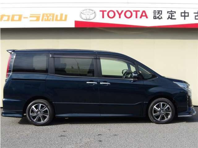 両側パワースライドドア付きだから、狭い駐車スペースなどでの 乗り降りラクラク！小さなお子さまのいるご家庭には嬉しい装備。