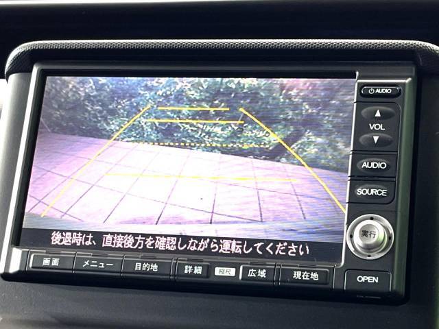 【バックカメラ】駐車時に後方がリアルタイム映像で確認できます。大型商業施設や立体駐車場での駐車時や、夜間のバック時に大活躍！運転スキルに関わらず、今や必須となった装備のひとつです！