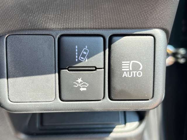 車検整備もお任せ！当店は無駄な部品交換を致しません。使える部品・交換すべき部品をお客様立会いの下わかりやすくご説明させて頂きます！ご納得頂いた上で、交換についてお客様自身で決めて頂き整備を実施します。