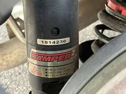 ブリッツ製の車高調を装備