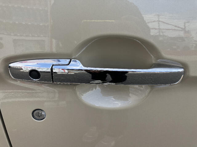 入庫後のお車は選任のスタッフによる清掃を実施！足回り、エンジンルーム、室内、室外を隅々まで綺麗にしております！全国配送も可能ですので、ご相談下さい！
