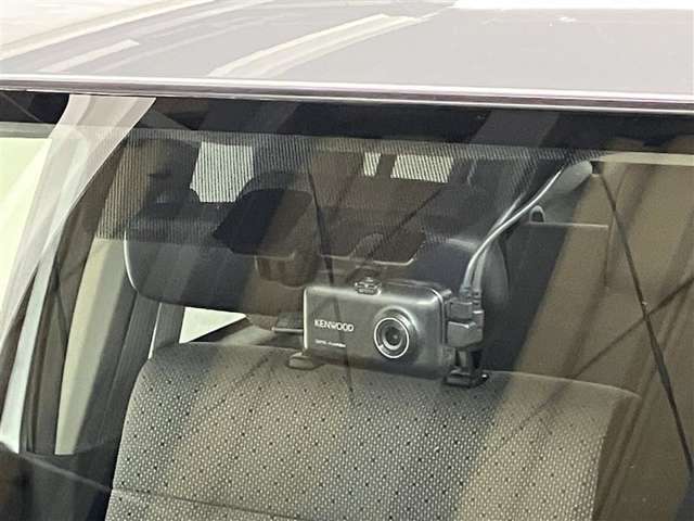 万が一のトラブルのときにも役に立つドライブレコーダーを装備しています。側面衝突や幅寄せ・割り込み対策に！