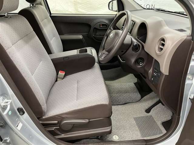 見通しのよいすっきりとした視界で、誰でも運転しやすいです。運転のしやすさは疲れにくさにも繋がりますよ♪