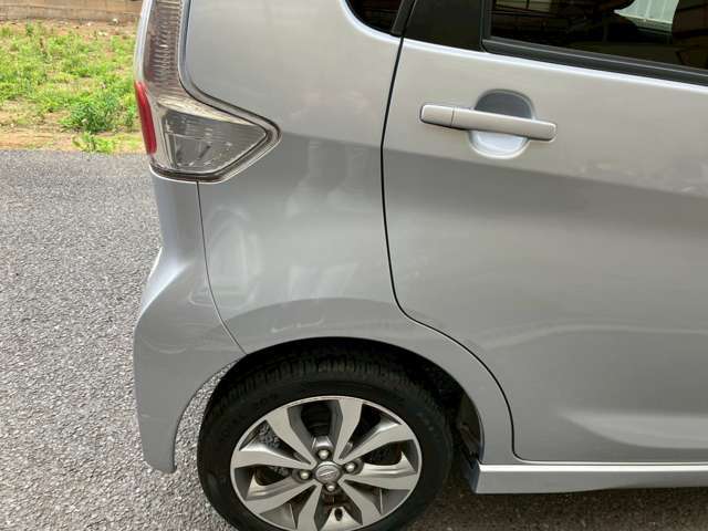 第三者機関による車両検査を実施しております。出来るだけ安心安全の車両状態でお客様に納車できるよう心掛けております。