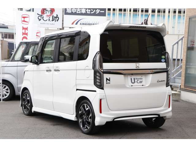 外装色はプラチナホワイト・パールです♪