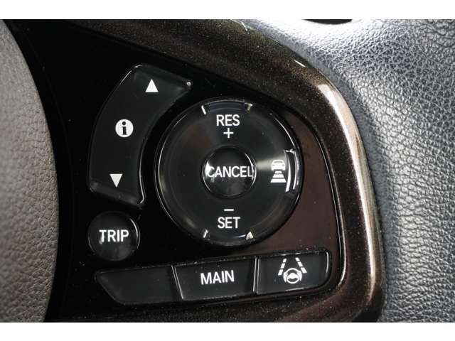 安全運転支援システムHonda　SENSINGを搭載。衝突軽減ブレーキや、前後の誤発進抑制機能、アダプティブクルーズコントロール、車線維持など複数の先進技術で安心・快適なドライブをサポートします。