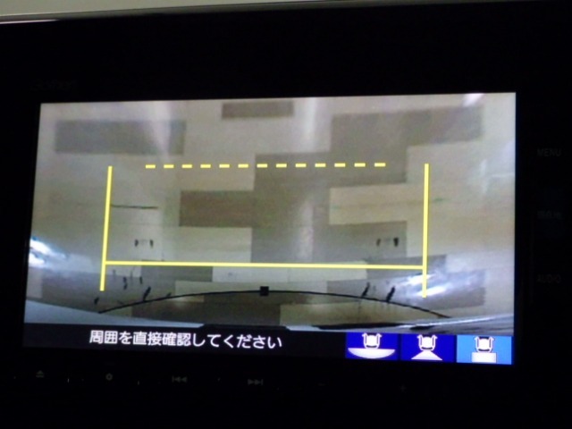 バックカメラの画像です。ガイドラインがスムースな車庫入れをサポートいたします！車庫入れの安心感がアップしますね☆