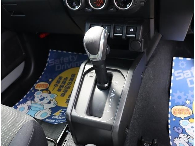 自社整備工場から板金工場、保険やローン等お車に関してはフルサポート！楽しいカーライフのお手伝いをぜひお任せください！自社板金工場・に加え、運輸支局指定工場にて、しっかり点検整備させて頂いております。