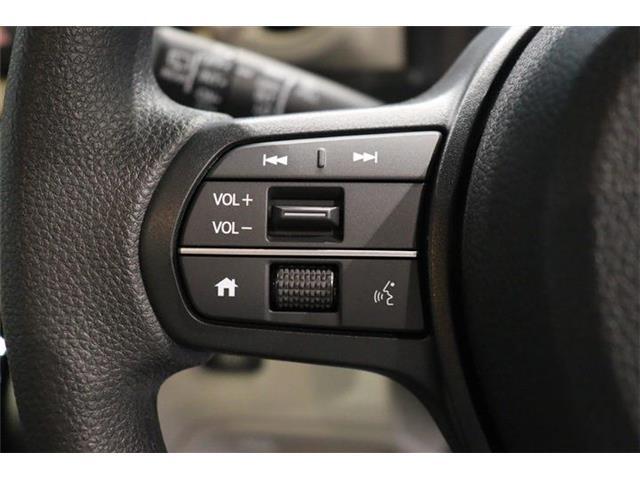 ステアリングリモコン：運転中でもオーディオ操作が手元で行えますよ～♪