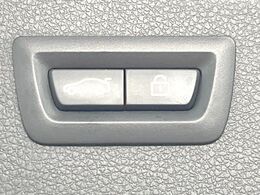 ●電動リアゲート：ワンタッチでリアゲートの開閉ができ、荷物などで両手が塞がっている状態でも簡単に開閉ができる便利機能です。