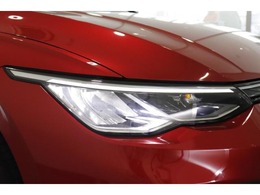 LEDヘッドライト＋LEDテールランプ付き。高い視認性を確保しながら、消費電力の少なさと長寿命を実現させた次世代のライトです。