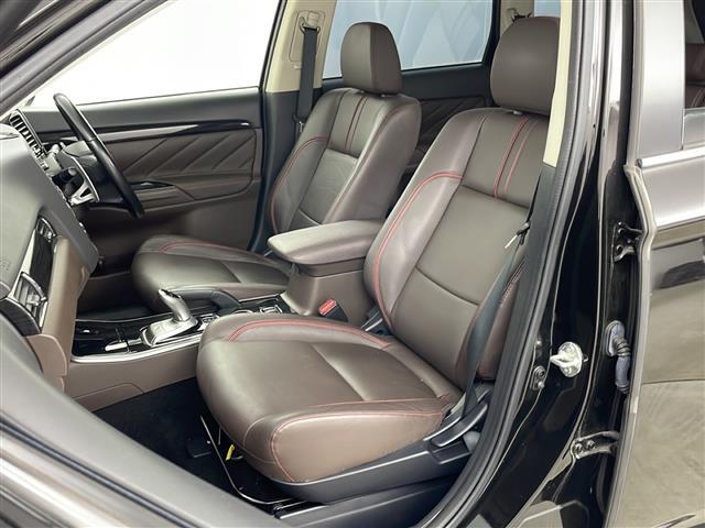 【助手席】きれいな助手席なので家族や友だちに乗ってもらっても安心です！新品のフロアマットのご注文も可能です。掲載箇所以外にご希望の写真がございましたらお気軽にお問い合わせ下さい。