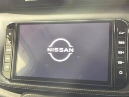 【純正9型ナビ】人気の純正ナビを装備しております。ナビの使いやすさはもちろん、オーディオ機能も充実！キャンプや旅行はもちろん、通勤や買い物など普段のドライブも楽しくなるはず♪