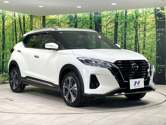 大好評のボディコーティング「弾スプラッシュコート」もご納車までに施工可能。通常のガラスコートと異なる、耐久年数6年の無機質ガラスコーティングが、ボディをキレイな状態に保ってくれます。
