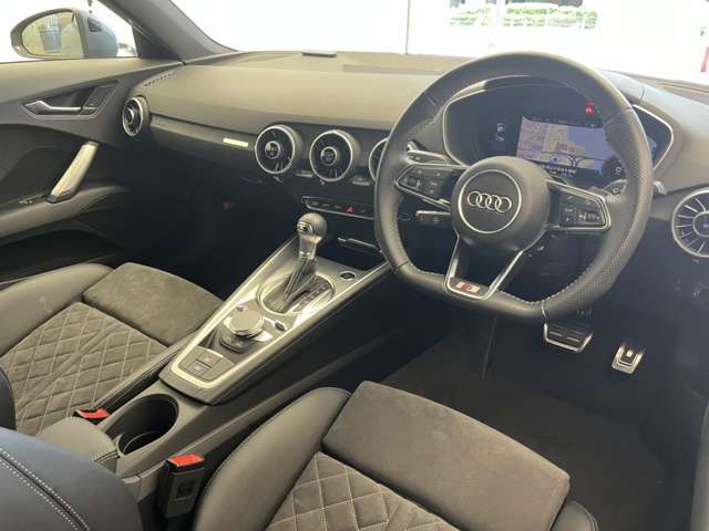 徹底した納車整備を施して上質なコンディションでお客様にお届けするのがAudi認定中古車。充実した保証やサポートで安心してお乗りいただけます。「Audiが2度認めたAudi」、それがAudi認定中古車です。