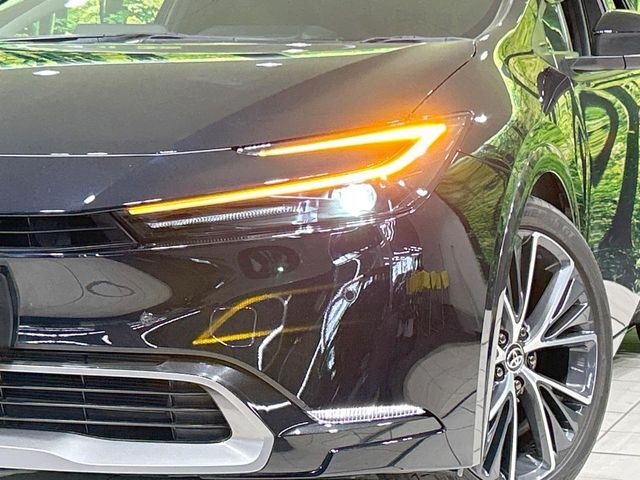 【LEDヘッドライト】悪天候や夜間走行時も良好な視界を確保し安心して運転できる高輝度LEDヘッドライトを装備！点灯速度が早く、消費電力も抑えられています。