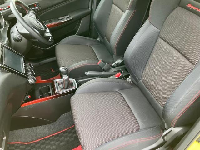 「この車の写真をもっと見たい」「状態が気になる」「この装備はついている？」どんな小さな疑問でもお気軽にお問い合わせください！