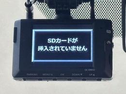 ドライブレコーダー装備してますよ。　思いでの記録や万が一の時の記録にも便利ですね。