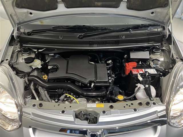 エンジンルーム普段は見えないエンジンルームですが、お手入れが大切な場所ですね。トヨタカローラ名古屋のU-Carはエンジンルームも仕上げております
