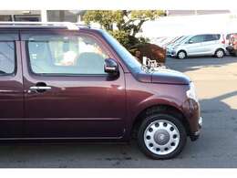 7インチナビ・CD/DVD再生・Bluetooth・Bカメラ・ETC・アイドリングストップ・フォグランプ・ルーフレール・オートエアコン・シートヒーター