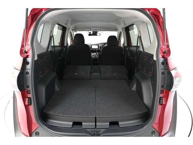 ◇フラットラゲージモード　　セカンドシート両側を倒し、後席スペースをすべてラゲージとして活用。　☆自転車を載せたり、ゆったり車中泊をしたり。