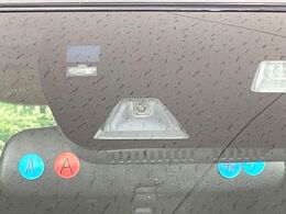 【i-ACTIVESENSE】走行中に前方の車両等を認識し、衝突しそうな時は警報とブレーキで衝突回避と被害軽減をアシスト。より安全にドライブをお楽しみいただけます。