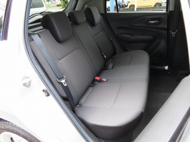 ご覧のように後席にも大人3名様がお座りいただけます☆