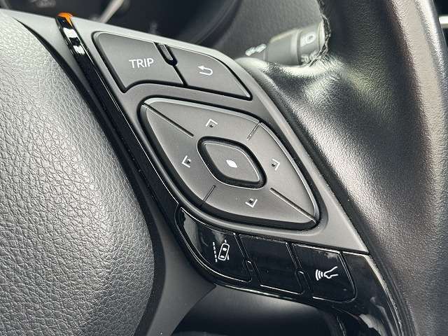 【トヨタセーフティセンス・衝突軽減ブレーキ・車線逸脱警報】など最新の装備が充実しております。