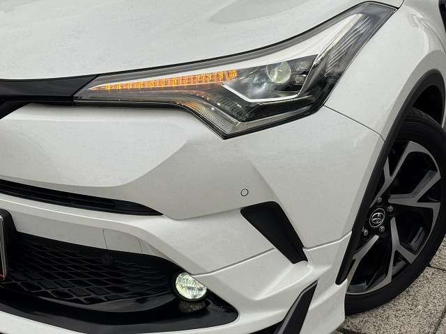 【LEDヘッドライト】非常に明るく前方を照らしてくれるので、悪天候や夜間の走行時も視界良好で安心してお乗りいただけます。【フォグライト】がついており夜間走行の存在感・視界アップ☆