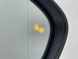 【ブラインド・スポット・モニタリング（BSM）】＆【リア・クロス・トラフィック・アラート（RCTA）】後方に接近するクルマの存在を知らせることにより、後方確認を支援します！