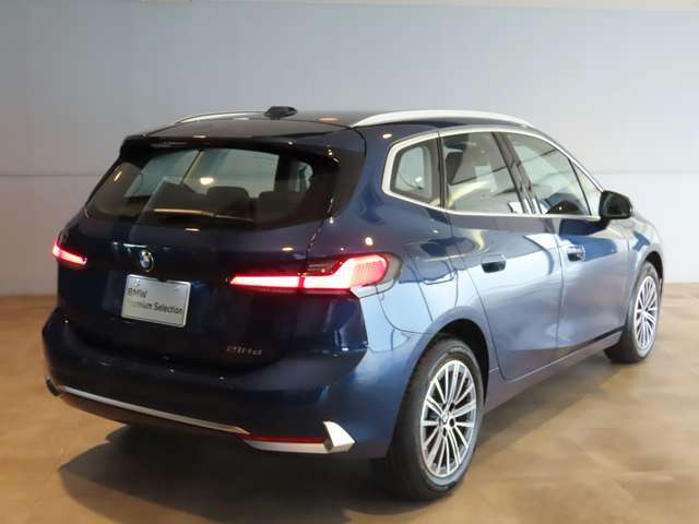 どの角度からもBMWのフォルムが際立ちます。